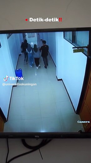 Terekam CCTV di Universitas Kuningan, Ada Apa?