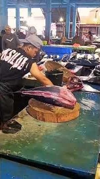 The are already experts in their field, the technique of cutting different types of fish is amazing