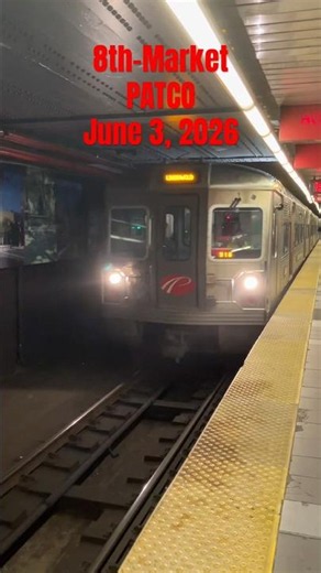 PATCO train entering 8th-Market station
