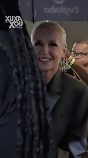 Xuxa chegando para o Show de 60 anos da Globo