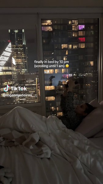 Early Bedtime Aesthetic: Night Routine in Apartment Living