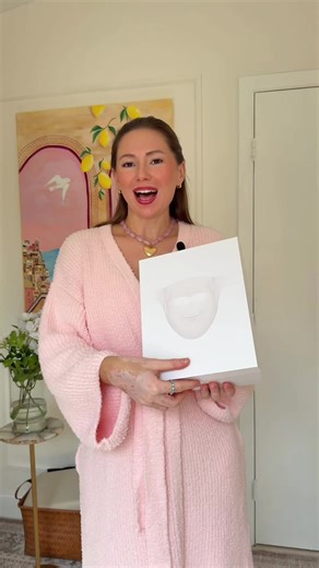 My favorite 4D LED mask now comes in pink color 🌸💌🌷 @inia_global #inia #iniaglow #ledmask #redlighttherapy #vdaydeals