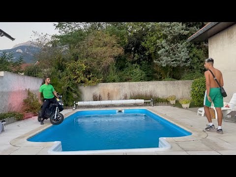 JE JETE LE STUNT DE MOMO DANS LA PISCINE…