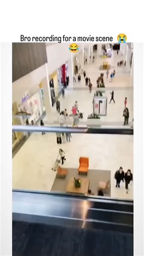 pushp raj on Instagram: "在日本，研究人员正利用智能人行道将日常活动转化为清洁能源⚡。这些道路内嵌特殊的压电材料，可以从行人的脚步中收集动能。当人们行走、奔跑或跳跃时，路面会轻微变形，从而产生机械压力。压电晶体将这种压力转化为电能🔋。 这些能量可用于照亮路灯、为公共显示屏供电，甚至监测行人流量。这种技术不仅减少了能源浪费，还展示了未来城市的无限可能🌍。 在东京、京都等城市的试验区，人们的每一步都在为绿色地球贡献力量💚。科技让生活更环保，也让每一个脚步更有意义✨ #日本 #科技 #创新 #可持续 #绿色能源 #未来城市 #环保 #知识 #事实 #推荐 #你知道吗 #技术 #实验 #热门"