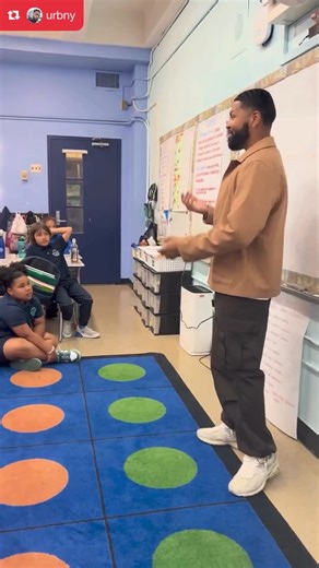Thanks @urbny for sharing! He’s a deaf asl teacher and a NYC native. #whyisign #askmewhyisign #signlanguage #deafcommunity Repost off @urbny Get up here, let’s sign! Fun fact: ASL can enhance cognitive abilities and foster a more ✨ inclusive ✨ classroom environment.▪️ Thank you to the brilliant scholars at @kippstarharlemelementary for having me!▪️ Students learned the alphabet, numbers, “How are you?”, and all the #emotions that came to mind. 🤟🏽#ASL #americansignlanguage #signlanguage #asltea