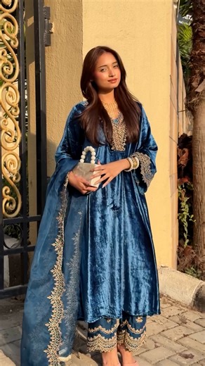 The Loom on Instagram: "As she gets ready, the details start to shine. Misbah Nisa shows how velvet brings depth and drama, effortlessly. . . To Shop: Click on the BIO LINK or VIEW SHOP button below in the reels section . 𝐆𝐞𝐭 𝐞𝐱𝐭𝐫𝐚 𝐜𝐚𝐬𝐡𝐛𝐚𝐜𝐤 𝐮𝐩𝐭𝐨 ₹5𝟎𝟎𝟎 @whatnisadoes"