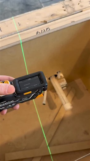 Measuring pipe to wall distance on different planes with the T1R Green laser | Reekon Tools