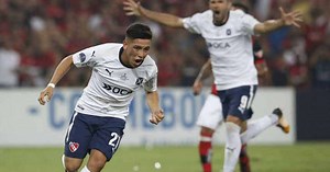 Independiente lança camisa em homenagem aos títulos sobre o Flamengo no Maracanã