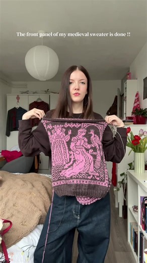 Chart from antiquepatternlibrary.org #knitting #knitsweater #medieval #intarsia #colorwork