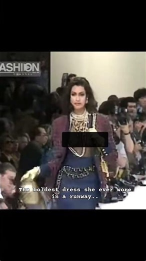Yasmeen's one of the most exposed dress on runway, her walk for #Chanel FW92 #yasmeenghauri