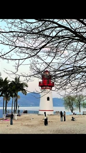 #吃喝玩乐分享计划 #灯塔 #湖光山色美如画 所有的东西都很普通，只是因为你的喜欢和执念给它加了滤镜，春会来，事会顺，人会好，花会开#浪漫打卡地 #灯塔