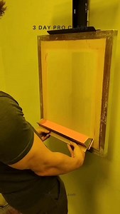 Walk thru the key variables coating a screen for Screenprinting. Highlight video is from our 3 day Pro Screenprinting class. March 26th-28th class only has 5 seats left. Reserve your nows at kolormatrix.com or 📞 800-935-2121 #learntoscreenprint #screenprintschool | Kolormatrix Screen Print Superstore