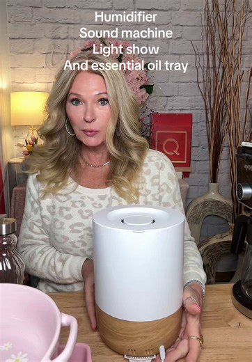 This is a half gallon top fill humidifier by Homedics. It’s functional and static in your home decor just pick out your favorite color. #humidifier #homedics #qvcloyaltyprogram @QVC, Inc