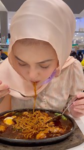 401K views · 4.4K reactions | TEMPAT MAKAN BEST DI ALOR SETAR Mesti ramai yang tau kan kat sini ? Hampa yang beli barang rumah boleh la singgah nikmati makanan faveret kaknab.. mana tau boleh jadi makanan faverettt kita bersama 藍 | Ohh. Mudahnya makeup - by kaknab | Facebook
