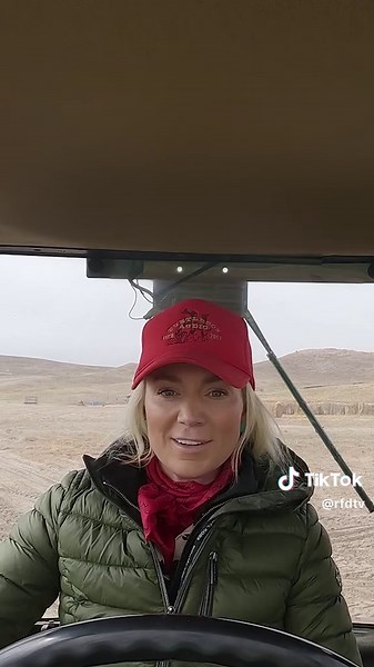 We love to see women helping women (even when it comes to driving stick shift)! Happy National Women's Month 🩷💪