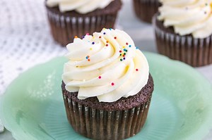 Cream Filled Chocolate Cupcakes