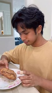 441K views · 5.3K reactions | Naim pulak review ibu punya Soft Cookie’s 殺 Naim cakap sedap luar crunchy dakam lembut .. cicah dengan susu ais sedap nyer ..kalau nak order sekarang saya boleh lalamove whatsaap | Azal dan azil | Facebook