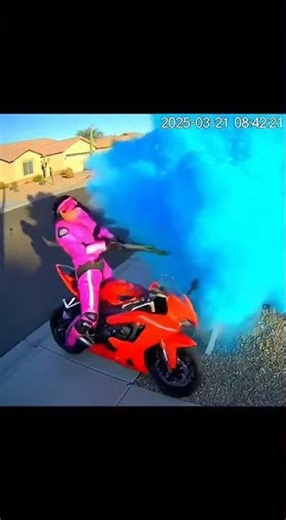 Biker Batters Mailbox Repeatedly – Dynamite Blue Powder Trap Explodes on Him!” 🟦🧨