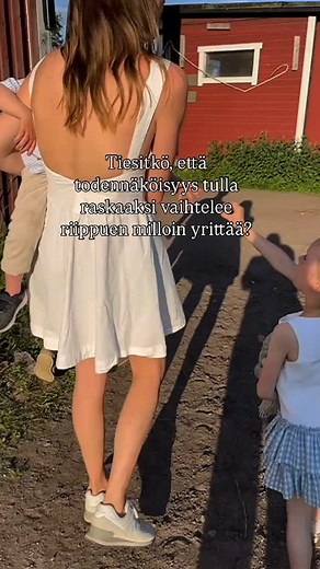 Todennäköisyys tulla raskaaksi vaihtelee merkittävästi riippuen päivästä, jolloin yrittää. Jos haluat tukea hedelmällisyyttä luonnollisesti, ajoitus on A & O – mutta myös se, miten vahvasti kehosi ovuloi. 🍃 Tässä konkreettista tutkimusdataa, onnistumistodennäköisyys kyseisenä päivänä: ❤️ 3 päivää ennen ovulaatiota: n. 20 % mahdollisuus raskautua ❤️ 2 päivää ennen: n. 25 % ❤️ 1 päivä ennen: jopa 30 % ❤️ Ovulaatiopäivänä: n. 10–20 % ❤️ 1 päivä ovulaation jälkeen: 0-5 % Tarkat prosentit vaihteleva