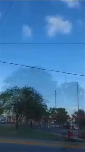 Sinaloa en Línea on Instagram: "🚨 Se desploma avioneta en García, Nuevo León 🚨 Hace unos momentos se reportó la caída de una avioneta en el municipio de García, Nuevo León. 👉 Reportes preliminares indican que al menos dos personas perdieron la vida en el accidente. 👉 Equipos de emergencia se encuentran en la zona realizando labores correspondientes. Seguiremos informando. #SinaloaEnLínea #NuevoLeón #García #Avioneta #Accidente #ÚltimaHora"