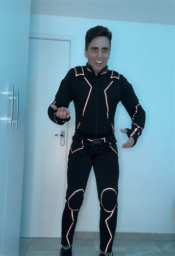 MR ROBOTO: La canción y su impacto cultural