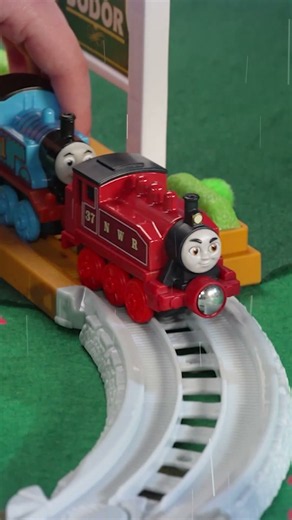 ♦️ Rosie is Red! | Look out, Thomas! | #shorts