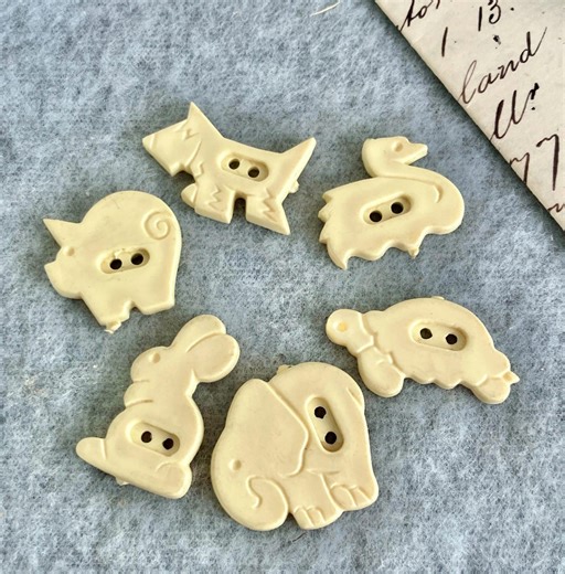 Vintage Animal Button Set: Collectible Plastic Embellishments - Etsy UK