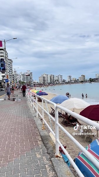 Explora las Playas de Salinas, Ecuador