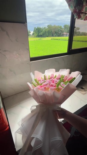 Creative Bouquet Tutorial with Fuzzy Wire