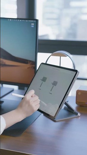 iPad背面のSmart Connector経由で18W急速充電。USB-Cポートを完全にフリーにします。#ipad #ipadpro #tablet #ipadstand #tech