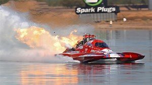 世界上最快的船，最高时速每小时430公里，百公里加速仅需3.5秒