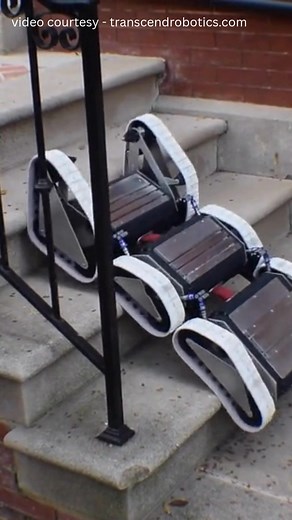 This 3D-Printed Robot Climbs Stairs Like a Boss! 🤖🧗 #3DPrintedRobot #TrackedRobot #StairClimbingRobot #DIYRobot #Maker #Robotics #3DPrinting #RobotBuild #SearchAndRescue #RobotTutorial | Gadgetxplore