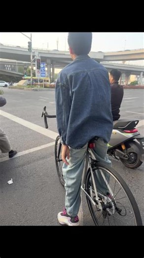 挣钱的不在家，我🉐把这一老一小安顿好