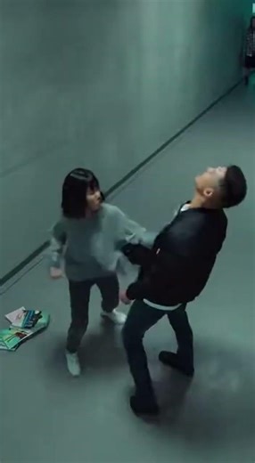 Instant payback! 👊 Messed with the wrong one #Karma #Fight #KO