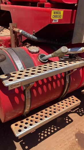 #foryoupage #fyp #foryou #dadsoftiktok #istandagainstbullying #trucking #roadtrain #truck