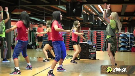 Conviértete en un instructor de Zumba® con una capacitación de Zumba® Basic 1 de un día. Descubre la fórmula de Zumba®, aprende ritmos básicos, y descubre cómo convertir lo que amas en una profesión. | Zumba Fitness