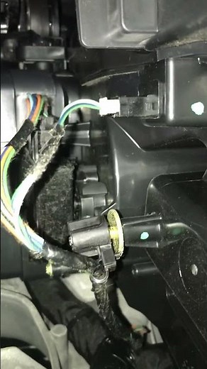 Dodge Durango a/c temperature blend-door actuator inspection while adjusting temp