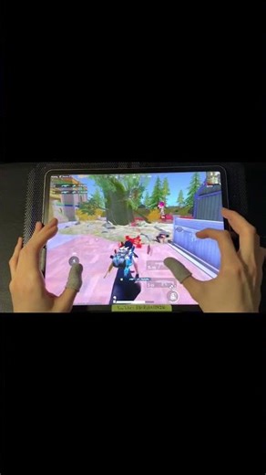 KING 6finger HANDCAM iPad Pro 12.9 120FPS | Solo vs Squad - PUBG MOBILE