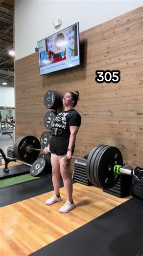Hey there deadlift Friday! I’ve finally broken out of my slump! Here is my new PR(s) of the day 😂 7 weeks out til comp and I’m on fire 🔥 🔥🔥 #powerlifting #girlswholift #gymgirlies #weightlifting #gymtok