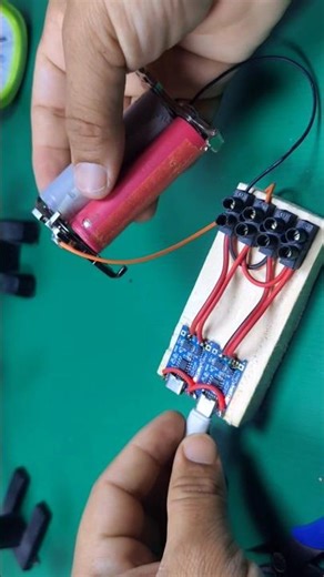 The smartest way to charge two lithium batteries with magnetic 🧲!