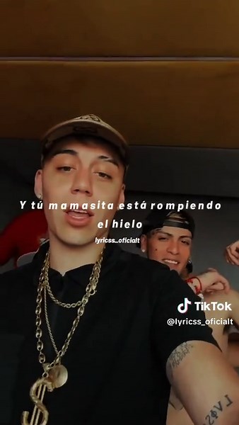 con esos besitos mojados 😮‍💨 #lyricsvideo #generochileno🇨🇱 #nickoogclk #chile
