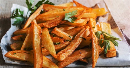 Comment faire pour avoir des frites au four bien croustillantes ? L'astuce toute bête
