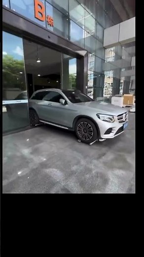 🚗🤖 The FUTURE of Parking: Robot Valet Picks Up Your Car!