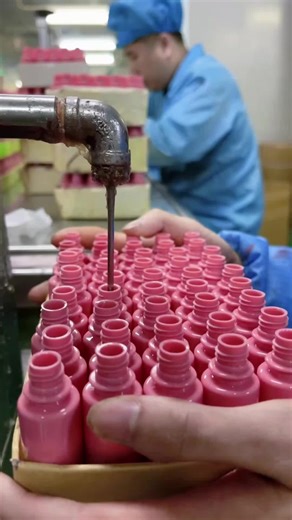 Sparkle Liquid Eyeshadow ✨: Packed with dazzling shimmer, its precise fine brush enables easy application. Create stunning, glowing eye looks in a flash! A must-have for sparkly makeup magic 🪄!#cosmeticsfactory #oem #odm #makeup