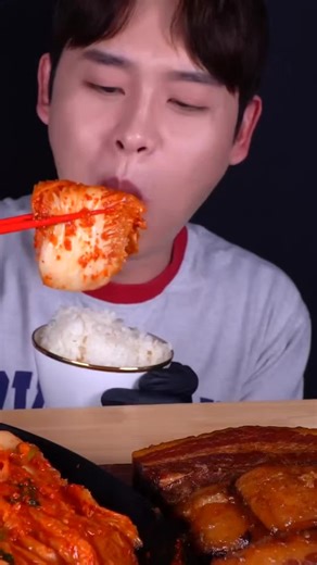 Delicious Spicy Crab and Noodles Mukbang Experience