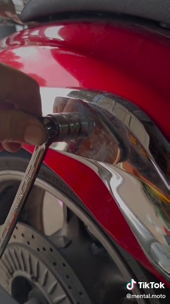 Hard to film with one hand. Pro tip.. just the tip. #justthetip #diy #tipsandtricks #tips #motorcycle #biketok #bikelife #handyman