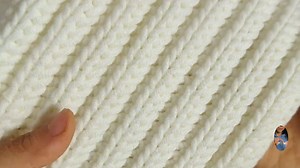 Easy ribbing scarf crochet pattern Full tutorial https://youtu.be/Ad2ewMI0pyM?feature=shared Visit https://www.dailycrochet.com/ for more free crochet patterns | DailyCrochet.com