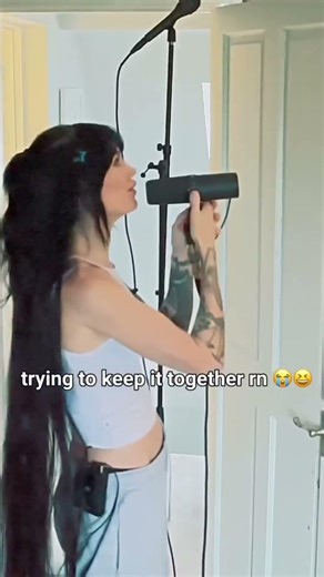 Heavy Metal Parrot Sings The Song Like He Owns It