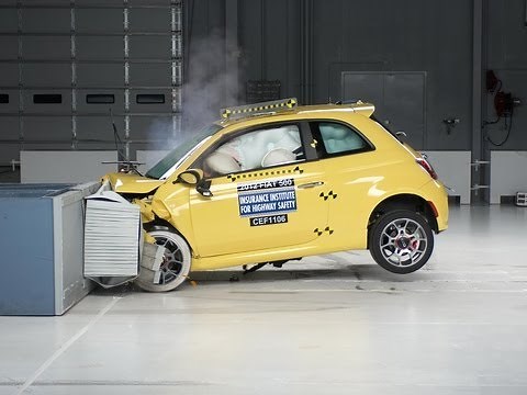2012 Fiat 500 moderate overlap IIHS crash test
