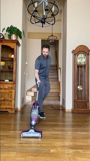 Cleaning hardwood floors with the Bissell Crosswave. #cleaning